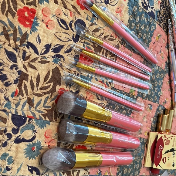 8-count Assorted Brushes - Picture 2 of 2